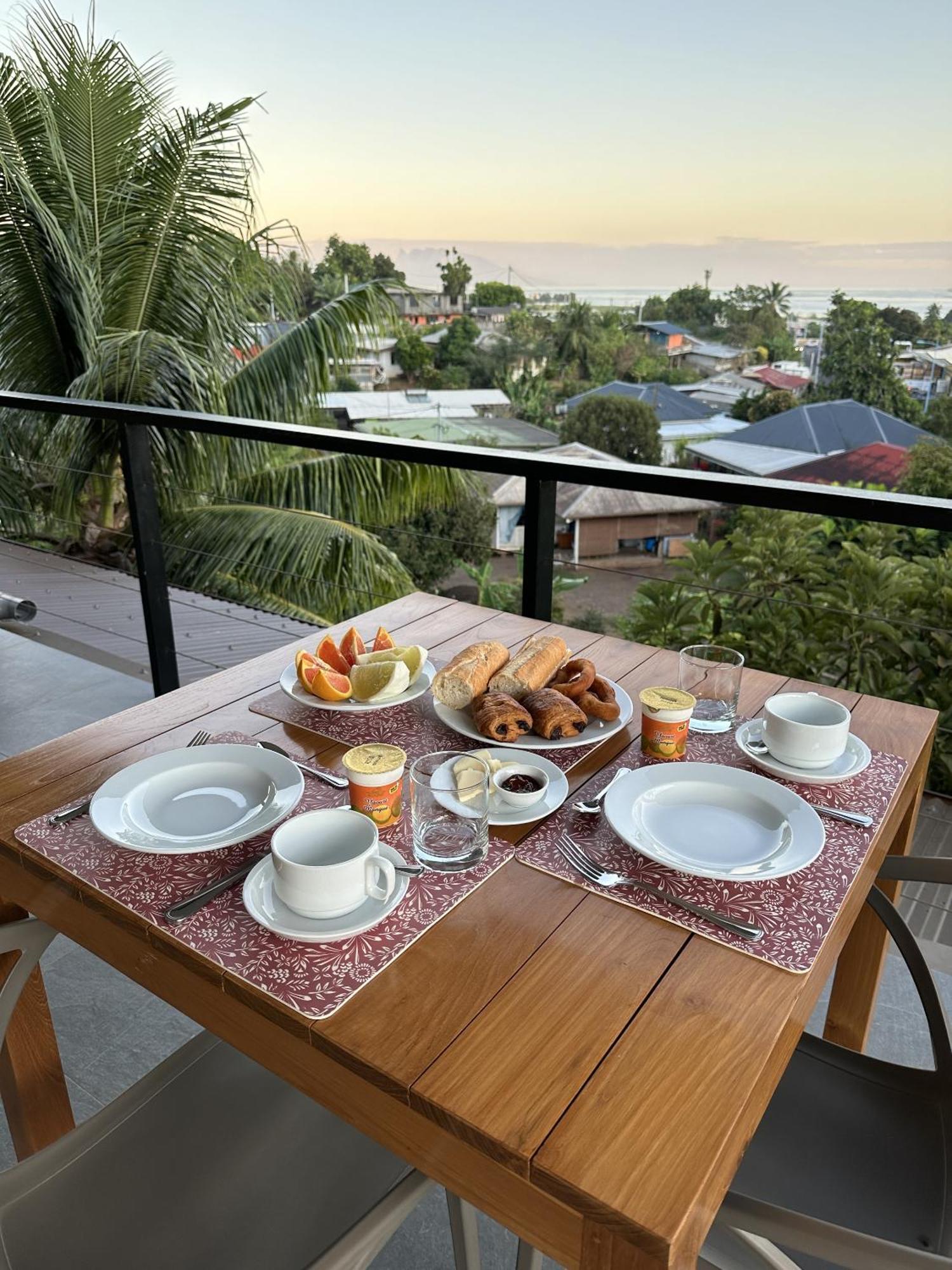 Ononui Lodge Airport, Ocean-View, Private Bathroom And Balcony, Free Wifi And Parking, On-Site Car Rental Faaa Exterior foto